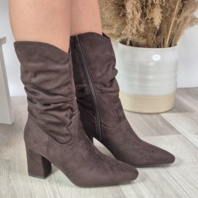 Bota Nuru Marrón